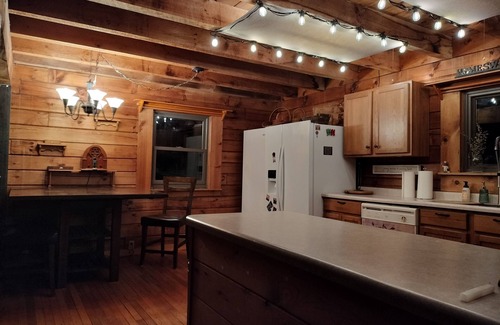 Remington Cabin | RV'ers Reprieve: Ideal Family & Friends Retreat with Hot Tub