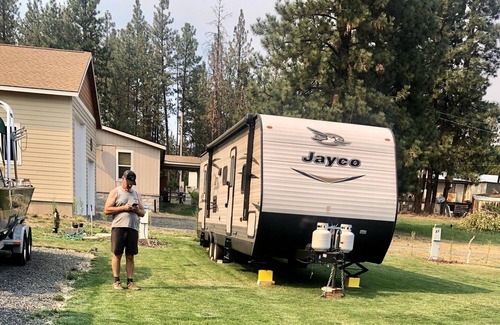 Pine Hollow RV Rental | Scenic RV Hook-up by the Lake for Budget-Friendly Getaways