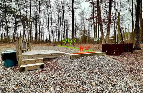 Tracy City RV Rental | Pet-Friendly RV Pad with Full Hookups and WiFi Access