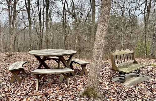 Tracy City RV Rental | Pet-Friendly RV Pad with Full Hookups and WiFi Access