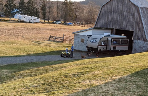 Osceola RV Rental | Convenient RV Parking with 30 Amp Hookup & Water Access