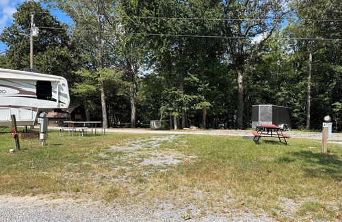 Aurora RV Rental | Pet-Friendly RV Site #3: Big Rig Access & Breakfast Included