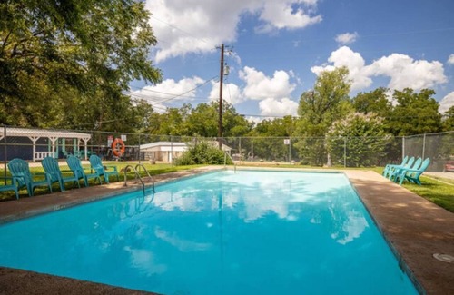Burnet RV Rental | Pet-Friendly RV Site with Pool and Lake View Awaits You