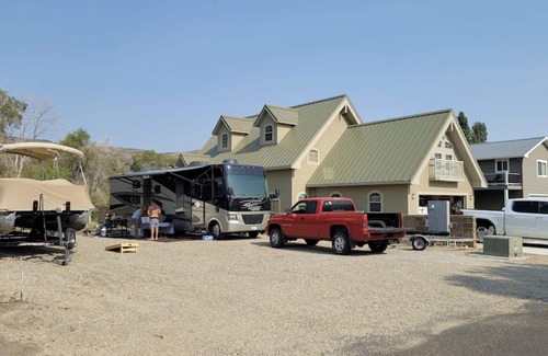 Sunland Estates RV Rental | Riverfront RV Unit C: Perfect for Gorge Concerts & Families