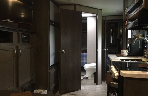 Kyle House | Cozy RV Style Retreat in Kyle with Spa and Breakfast