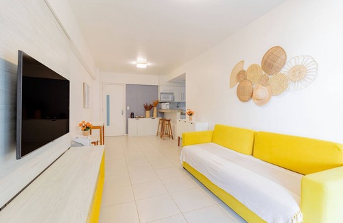 Rio Vermelho Apartment | Cozy Bedroom & Living Room in Pé na Areia - Rio Vermelho