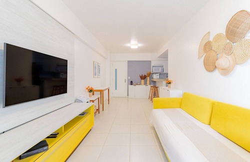 Rio Vermelho Apartment | Cozy Bedroom & Living Room in Pé na Areia - Rio Vermelho