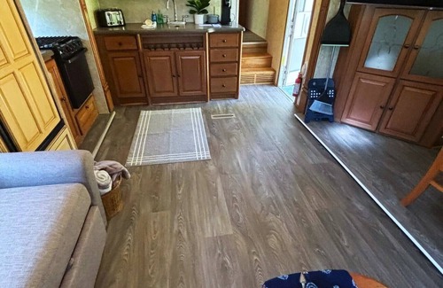 Cave Junction House | Ideal RV43 Open Range 5th Wheel: Pet & Child Friendly Stay