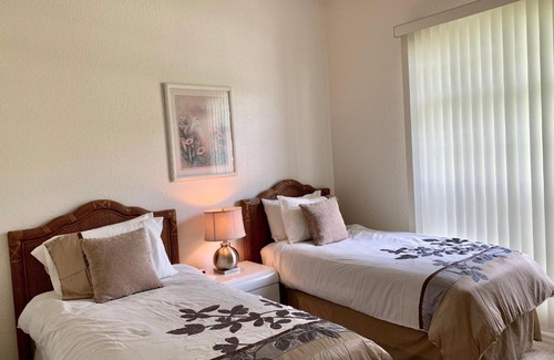 Broadmoor Villa | Relax and Unwind at RW642 with Poolside Sunshine