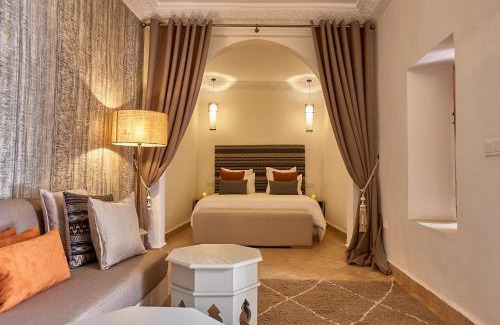 Medina House | Discover Ryad Selyen: 4-Star Retreat with Pool & Dining