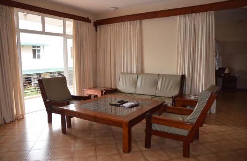 Mirongo Hotel | Ryan's Bay Hotel: Family-Friendly Stay with Pool & Breakfast