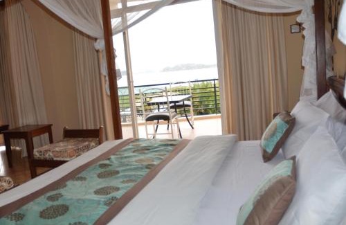 Mirongo Hotel | Ryan's Bay Hotel: Family-Friendly Stay with Pool & Breakfast