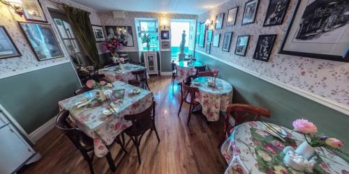 Thurles Bed & Breakfast | Cozy Ryan's Daughter B&B: Breakfast & Family-Friendly Stay