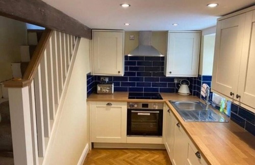 Sowerby Bridge Cottage | Comfortable Ryburn View Cottage: Family-Friendly Escape