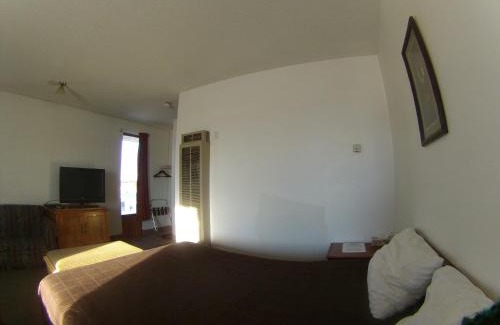 Rycroft Hotel | Rycroft Hotel: Pet-Friendly Stay with Breakfast Included