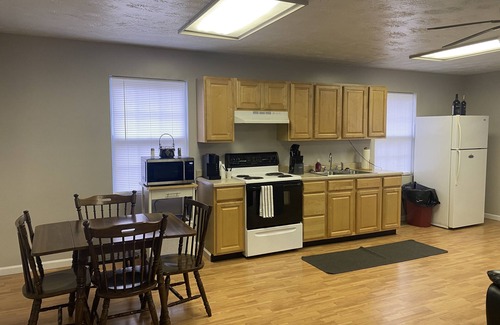 Williamson House | Discover Ryder's Retreat with City Views & Family Amenities
