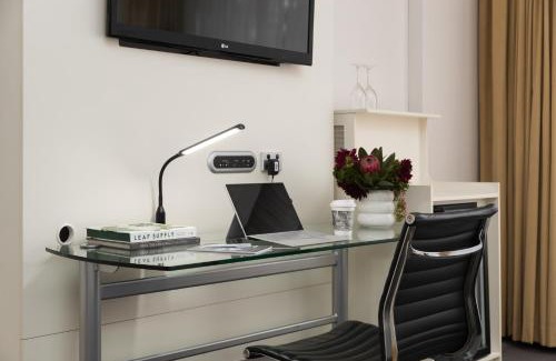 Bass Hill Hotel | Relax at Rydges Bankstown with Pool and Ocean Views