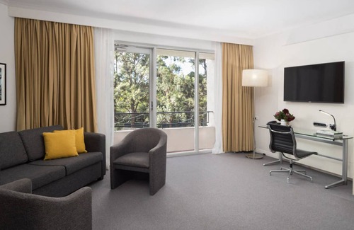 Bass Hill Hotel | Rydges Bankstown: Family-Friendly Stay with Pool & Dining
