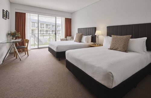 Lovedale Hotel | Rydges Resort Hunter Valley: Family-Friendly Getaway with Pool