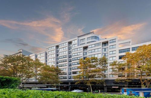 Surry Hills Hotel | Elegant Rydges Sydney Central with Ocean Views & Pool