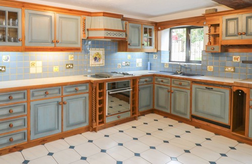 Sutton-in-Craven Cottage | Pet-Friendly Ryecroft Barn with Breakfast in Cross Hills
