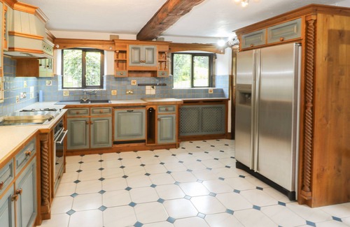 Sutton-in-Craven Cottage | Pet-Friendly Ryecroft Barn with Breakfast in Cross Hills