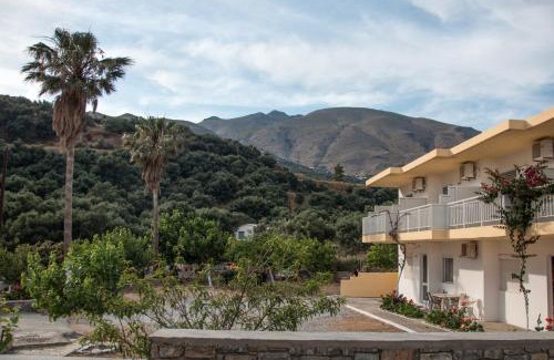 Korakas Apartment | Oceanfront Rykinthos Studios with Family-Friendly Amenities