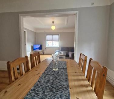 Lindesberg Apartment | Rymlig lägenhet I hjärtat av Lindesberg 95kvm