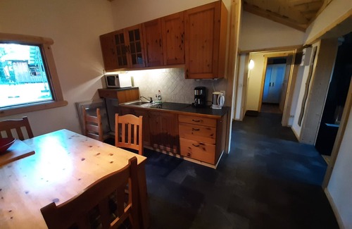 Lakene Cottage | Cozy Cabin with Private Timber Sauna near Lake Lakenesjön