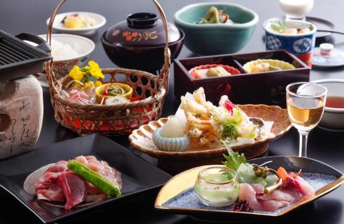 Nantan Hotel | Experience Tranquility at Ryokan Chinsen-Rou with Hot Tub