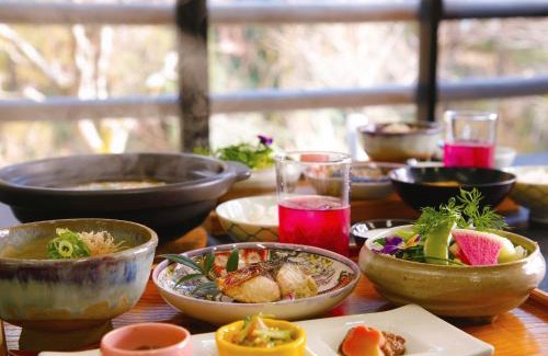 Nantan Hotel | Experience Tranquility at Ryokan Chinsen-Rou with Hot Tub