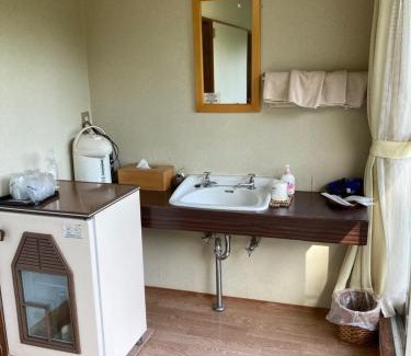 Oshino Hotel | Guest Rated Ryokan Fujitomita with Pool & Hot Tub Access