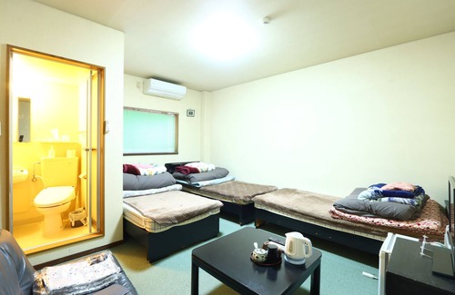 Nobeoka House | Discover Relaxation at Ryokan Kenrokuen with Spa Amenities