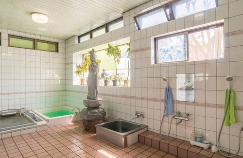 Nobeoka House | Discover Relaxation at Ryokan Kenrokuen with Spa Amenities