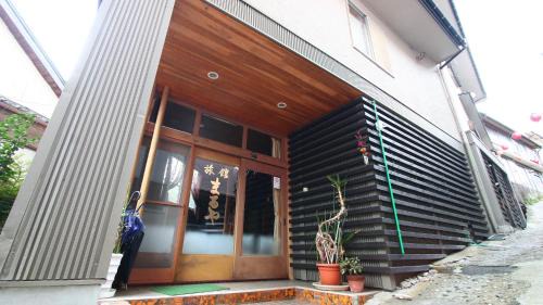 Yufu Hotel | Experience Relaxation at Ryokan Maruya with Hot Tub Amenities