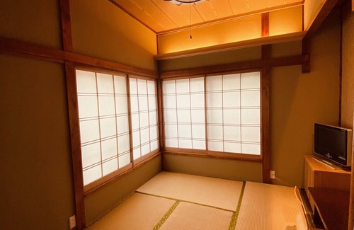 Higashigotanda House | Guest Rated: 9.8 at Ryokan Sansuiso with Family-Friendly Perks
