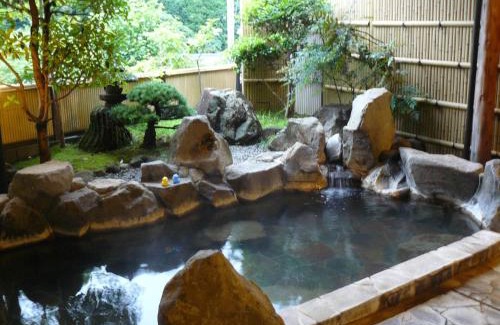 Yufu Hotel | Experience Tranquility at Ryokan Yamashiroya with Hot Tub