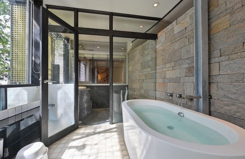 Ureshino House | Relaxing Retreat at Ryokan Yoshidaya with Spa & Hot Tub