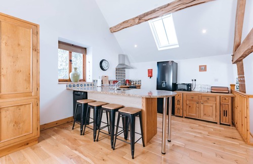 Eaton Mascott House | Comfortable Ryton Grange Barn - Ideal for Families of 6