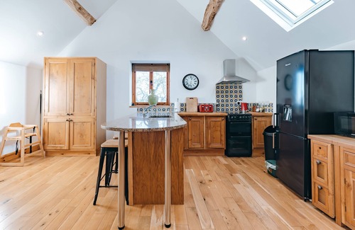 Eaton Mascott House | Comfortable Ryton Grange Barn - Ideal for Families of 6