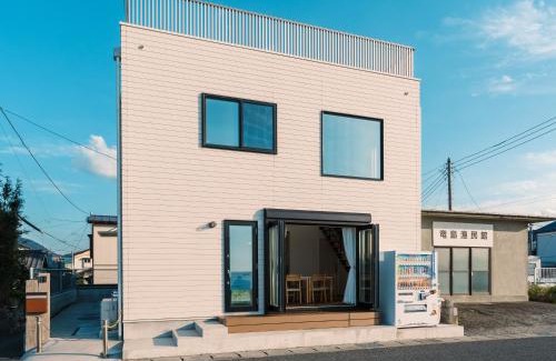 Kyonan House | Ryū shi ma Ocean View Villa: Family-Friendly Coastal Retreat