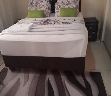Mahikeng Bed & Breakfast | Cozy RZ Guesthouse Mafikeng with Pool and Breakfast