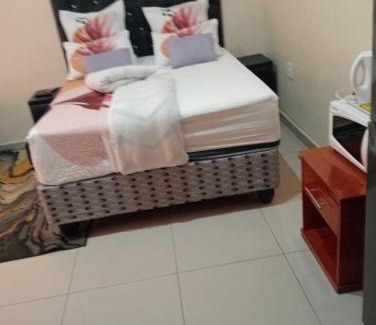 Mahikeng Bed & Breakfast | Cozy RZ Guesthouse Mafikeng with Pool and Breakfast