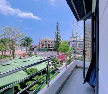 Ha Tien Hotel | Welcoming Sài Gòn - Hà Tiên: Family-Friendly & Breakfast Included