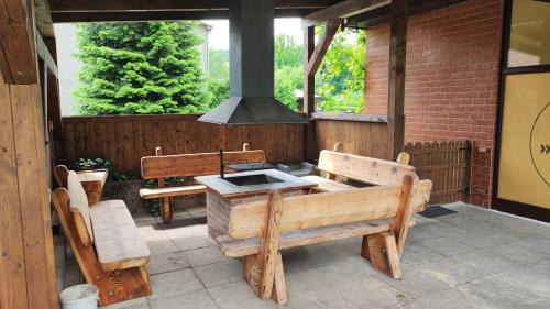 Rudnik u Vrchlabi House | Explore Sámoška - Krkonoše: Pet-Friendly with Pool & Hot Tub
