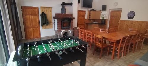 Rudnik u Vrchlabi House | Explore Sámoška - Krkonoše: Pet-Friendly with Pool & Hot Tub