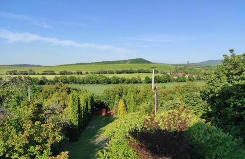 Cserepfalu House | Family-Friendly Retreat at Sárga Liliom Vendégház