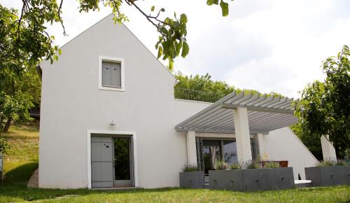Kaptalantoti House | Unforgettable SárgaRigó Holiday Home: 4-Star Family Retreat
