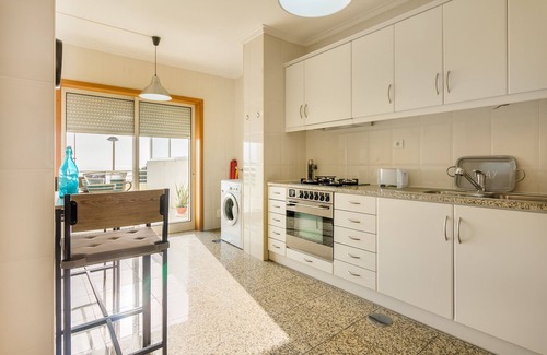 Sao Felix Da Marinha Apartment | Relaxing São Félix Ocean Views Apartment with Spa Amenities