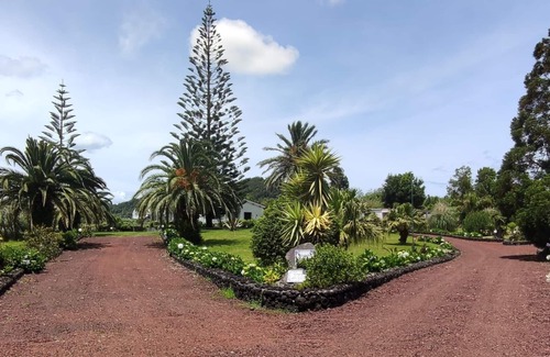 Lagoa House | Elegant São Miguel Island Vacation House with Spa & Breakfast